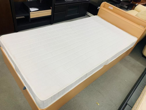 ベッドのシングルベッド