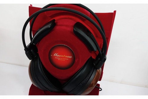 オーディオ機器のヘッドホン