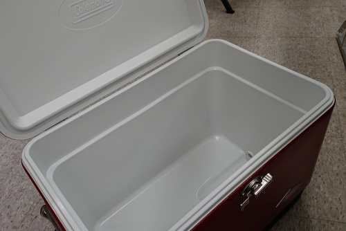 キャンプ用品のスチールベルトクーラー