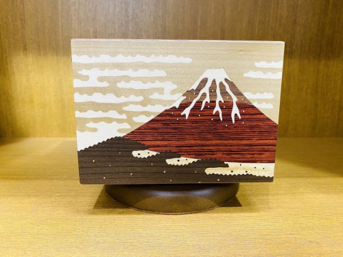 テーブルウェアの寄木細工