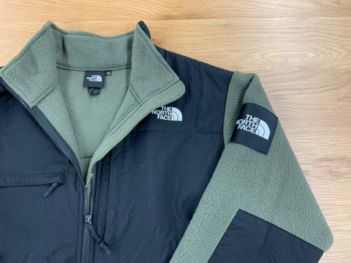 アウトドア用品のアウトドアウェア