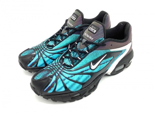 靴のスニーカー