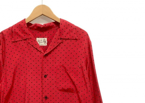 トップスのシャツ