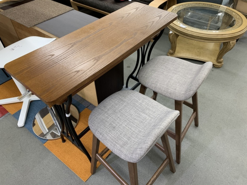 生活家具のテーブル