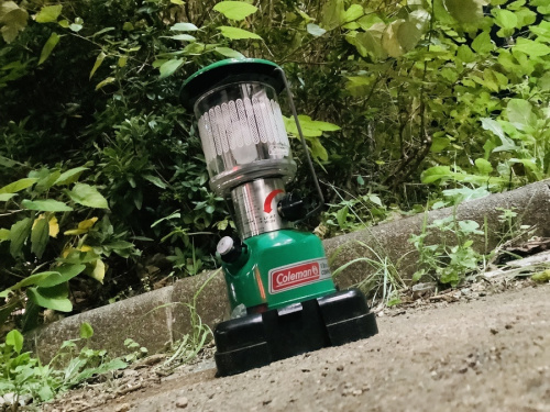アウトドアのランタン