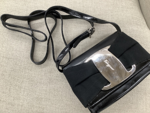 バッグのミニショルダーバッグ