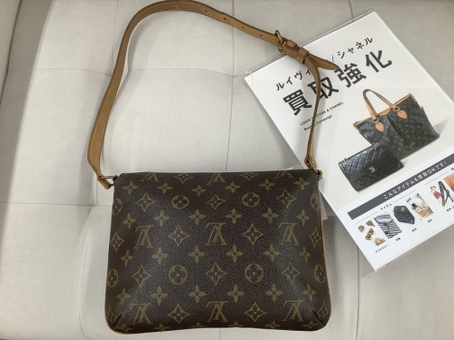 バッグのショルダーバッグ