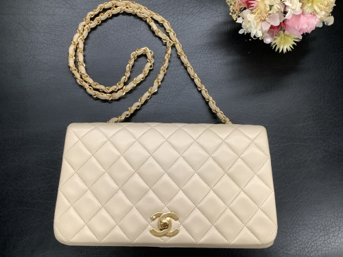 チェーンショルダーバッグのCHANEL