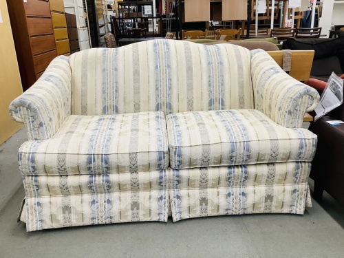 Thomasvilleのアンティーク調2人掛けソファー