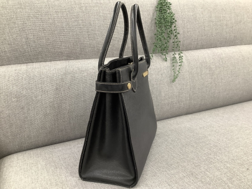 バッグのセミショルダーバッグ