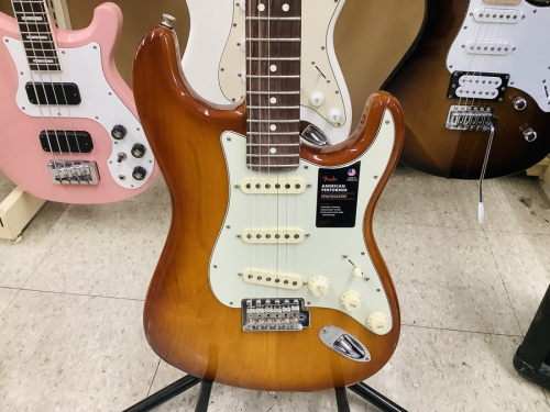AMERICAN PERFORMER STRATOCASTEのFENDER USA