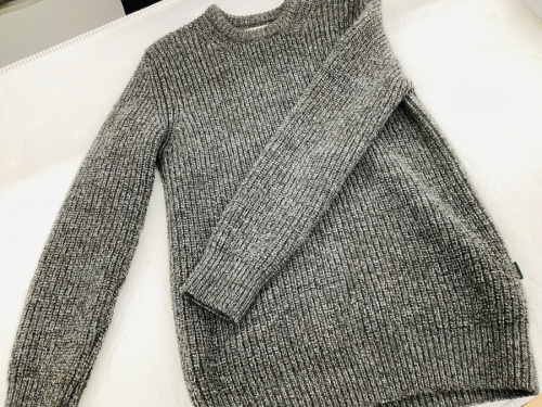 トップスのウールニット