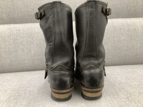 茶芯エンジニアブーツのRED WING
