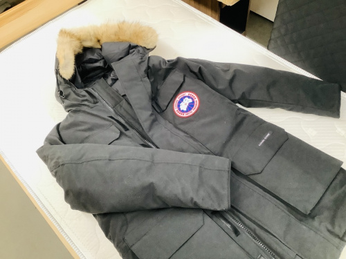 洋服のCANADA GOOSE