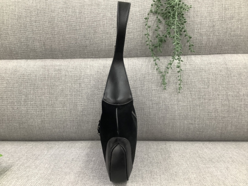 バッグのスウェードショルダーバッグ