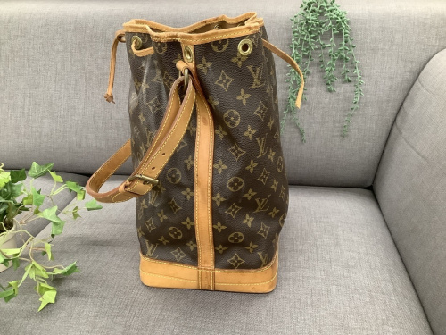バッグのショルダーバッグ