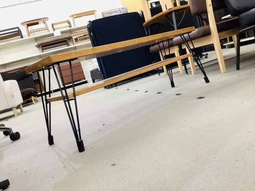 生活家具のテーブル