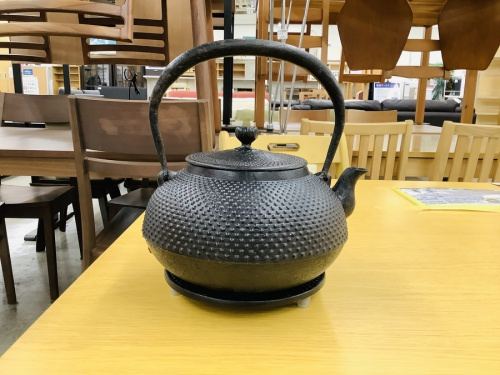 和食器の鉄瓶