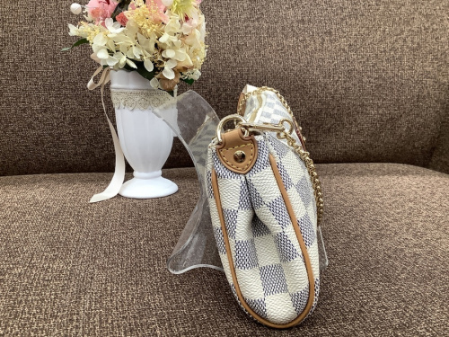 ポーチのショルダーポーチ
