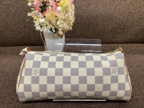 ショルダーポーチのLOUIS VUITTON