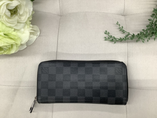 ラウンドファスナー長財布のLOUIS VUITTON