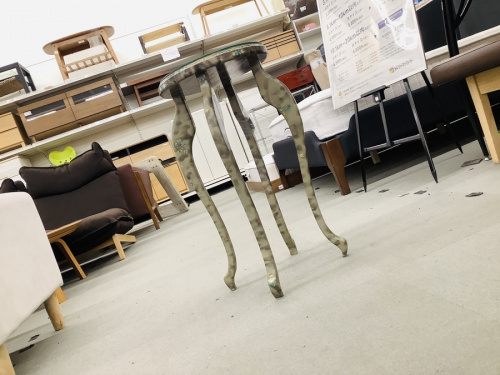 生活家具のテーブル