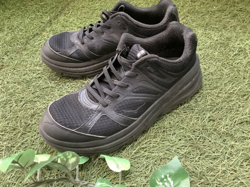 スニーカーのHOKAONEONE