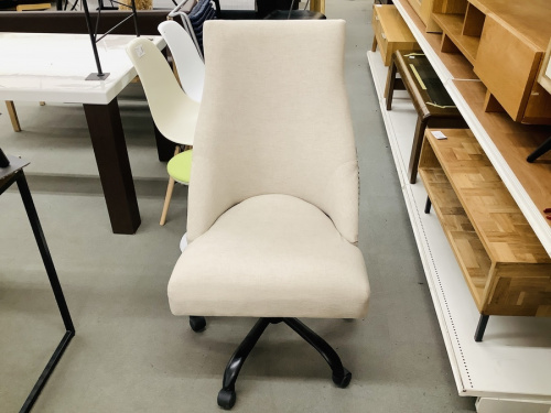 イスのデスクチェア