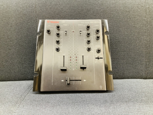 DJ楽器のミキシングコントローラー