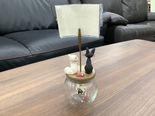 キャラクターグッズのカードスタンド&クリップマグネット瓶