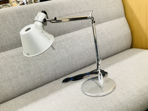 照明のデスクスタンド