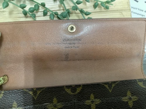 長財布のLOUIS VUITTON