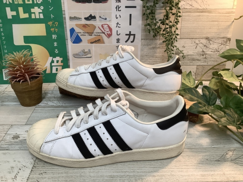 スニーカーのローカットスニーカー