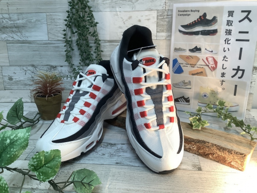 靴のスニーカー