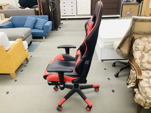 ゲーミングチェアのRAKU