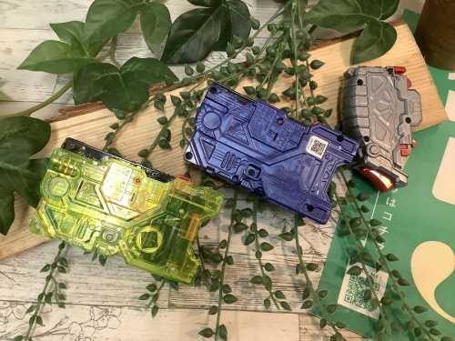 男の子おもちゃのDXシャイニングホッパープログライズキー&アサルトウルフプログライズキーセット
