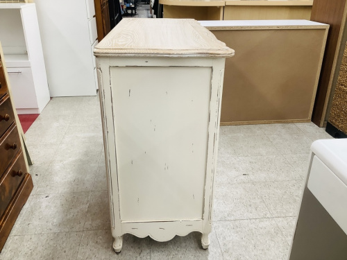 フレンチアンティーク調の3段チェスト