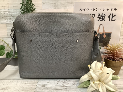 バッグのショルダーバッグ