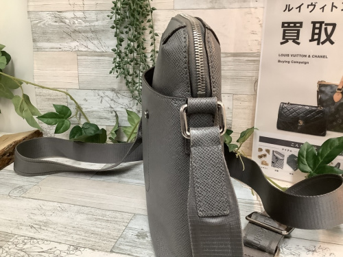 ショルダーバッグのLOUIS VUITTON