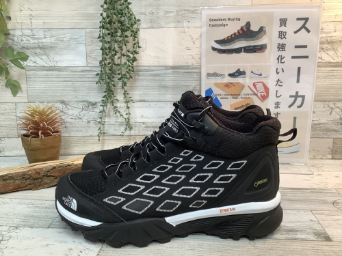 シューズのトレッキングシューズ