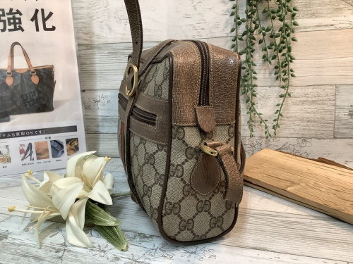 バッグのショルダーバッグ