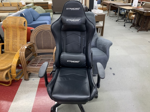 イスのゲーミングチェア