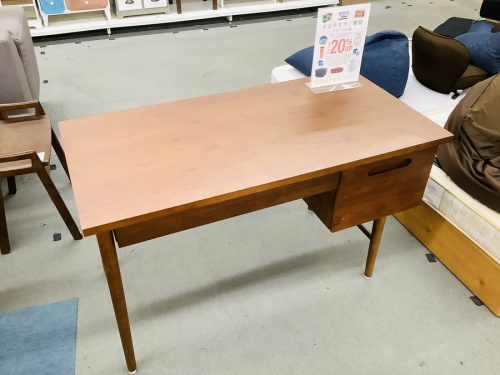 生活家具のデスク