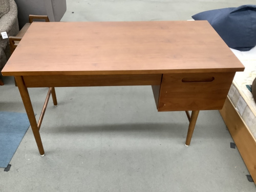 デスクのワークデスク