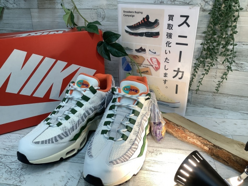 靴のスニーカー