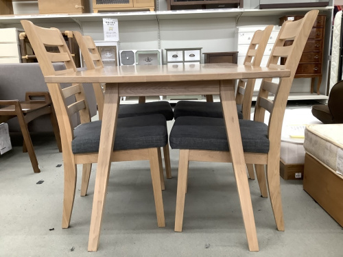 ダイニング5点セットのニトリ