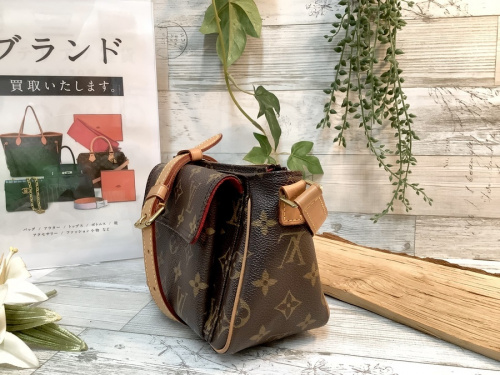 バッグのショルダーバッグ
