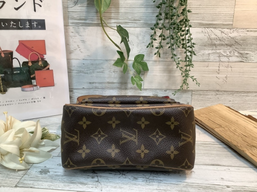ショルダーバッグのLOUIS VUITTON