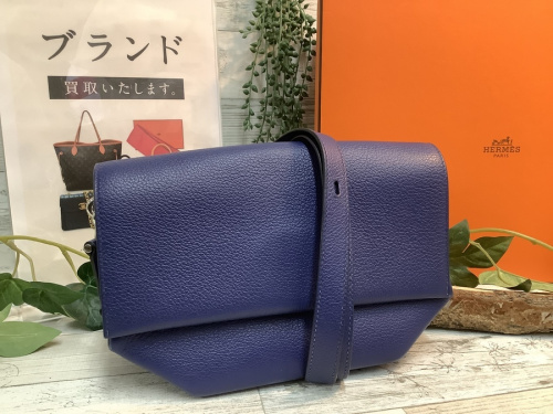 バッグのショルダーバッグ