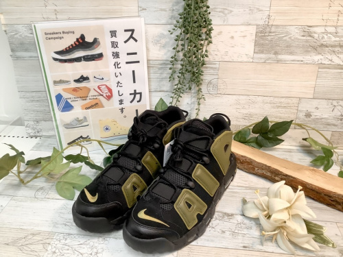 靴のスニーカー